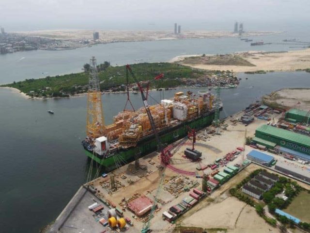 ALE's AL.SK350 lifting modules onto barge in Lagos, Nigeria.