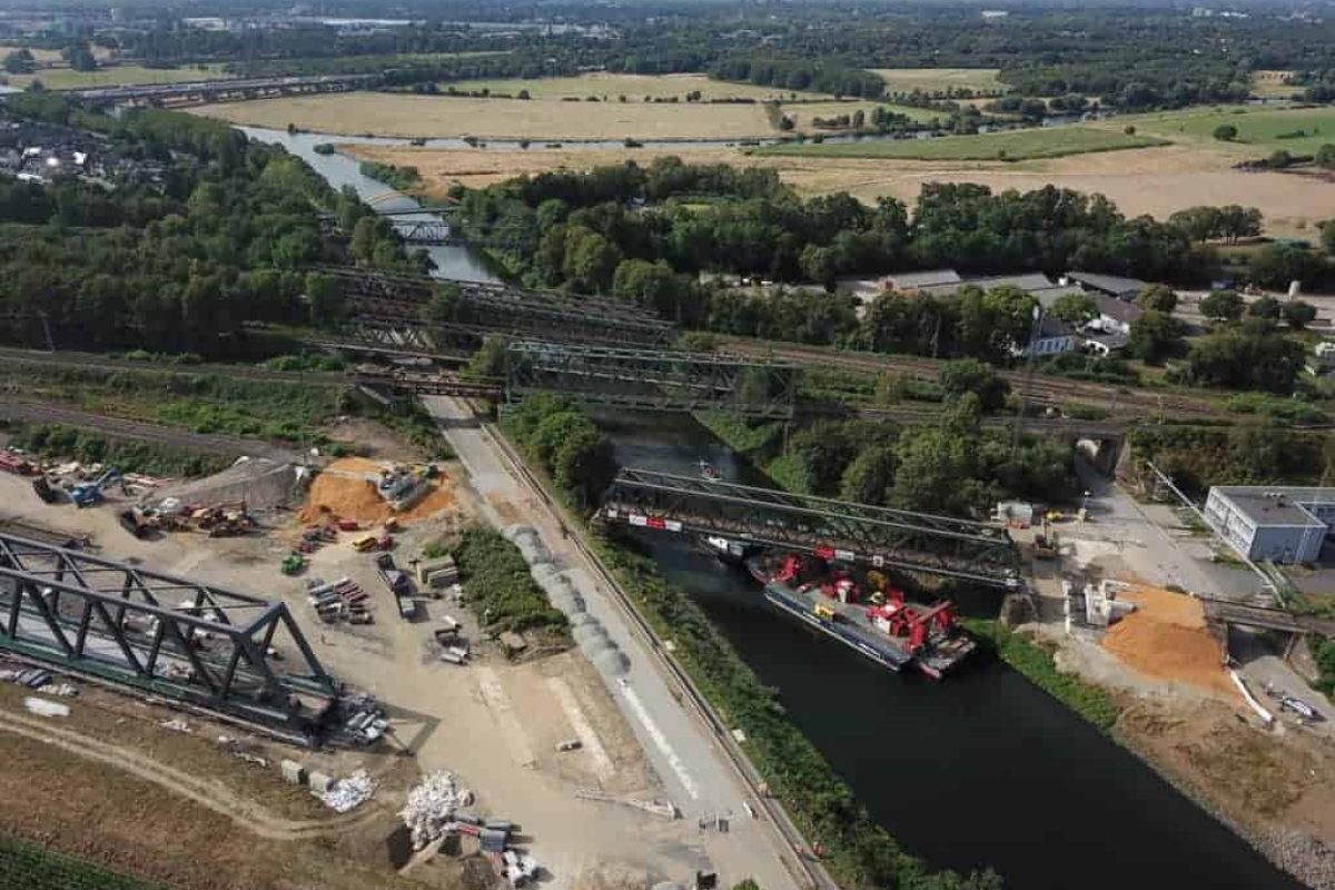 Innovative Rail Bridge Launch at Key Interchange