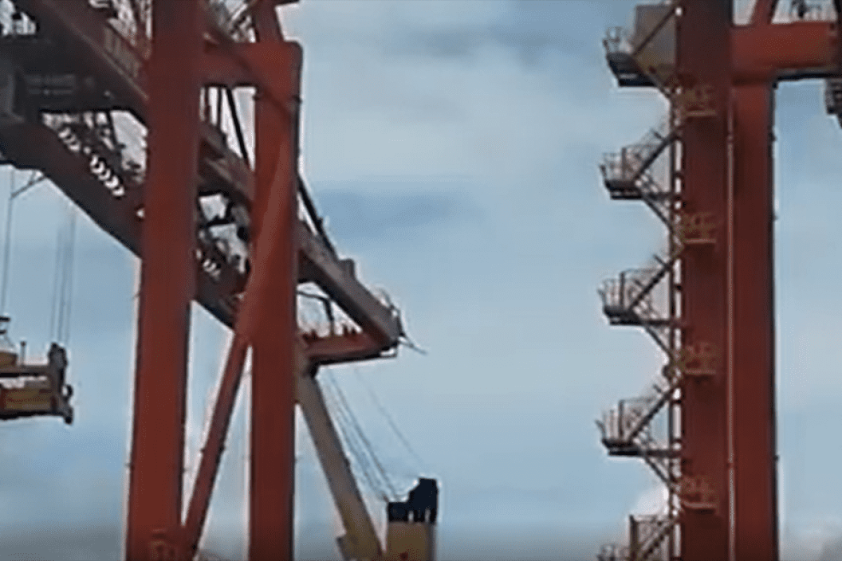 bulker collide with sts crane at puerto rica