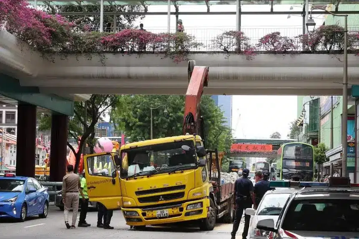 chinatown lorry crane singapore accident