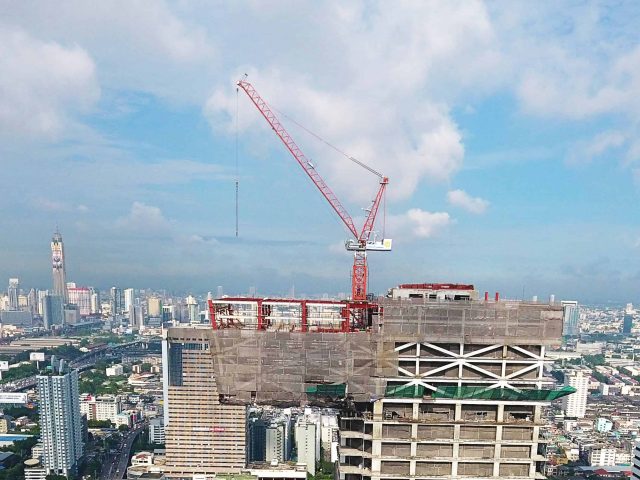 Comansa LCL310 luffing jib tower crane