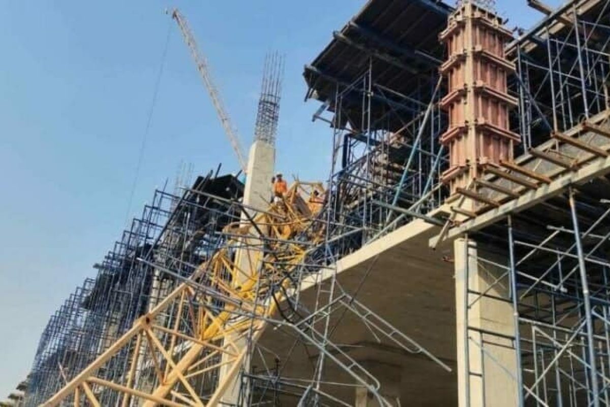 crane collapse in bangkok jobsite 2023