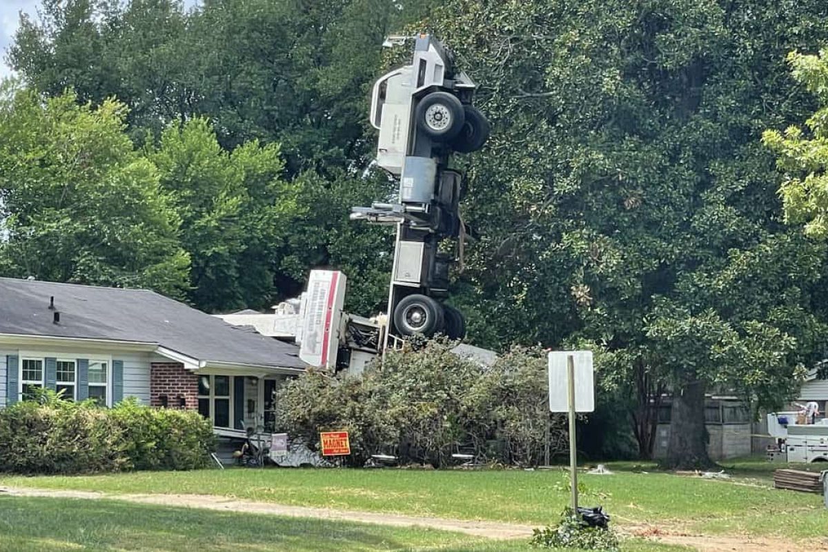 crane flipped into home in broadmoor