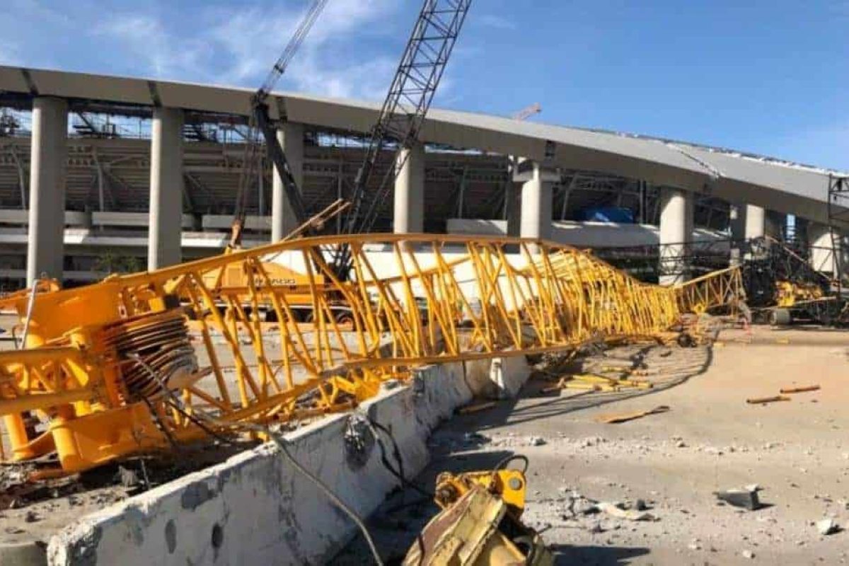 Crawler Crane Collapse In Los Angeles