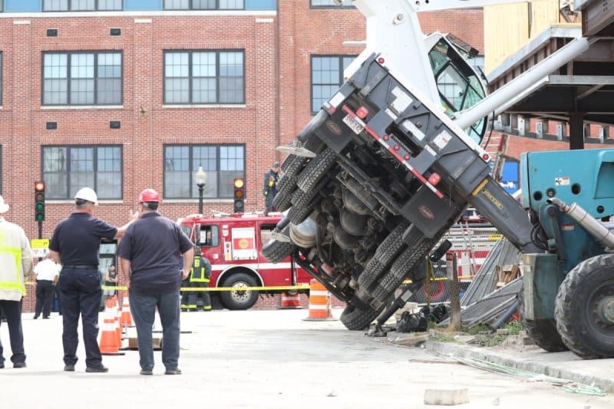 dorchester crane collapse 1