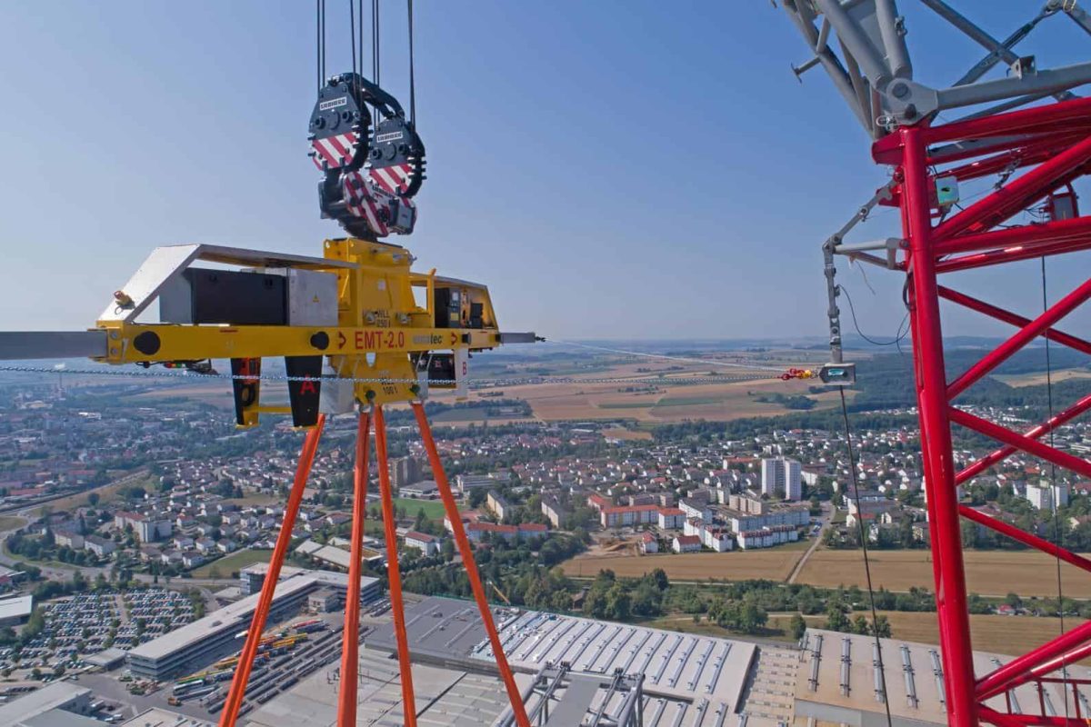 Ematec’s EMT (pictured) is now available as a battery-powered version, along with its RBT and RBC wind turbine rotor blade lifters