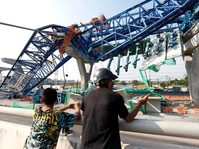 fatal crane collapse rama ii road 1