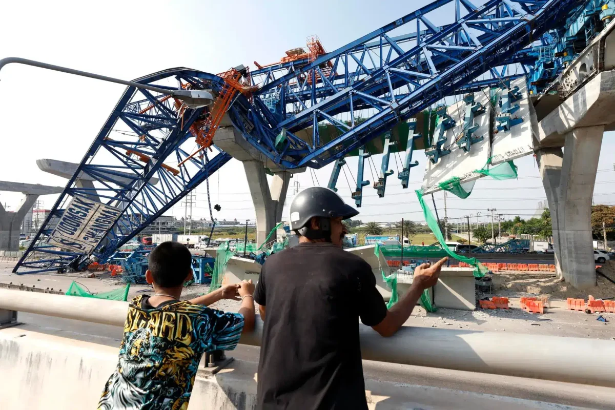 fatal crane collapse rama ii road 1