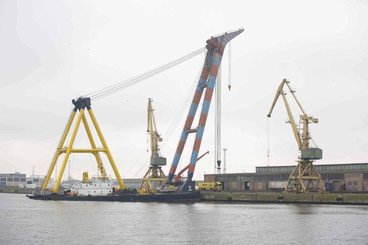 Hebo Lift 9 Recover Liebherr Mobile Harbour Crane 200307