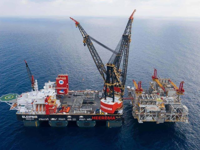 Heerema's Sleipnir set 15,300-tonne record lift.