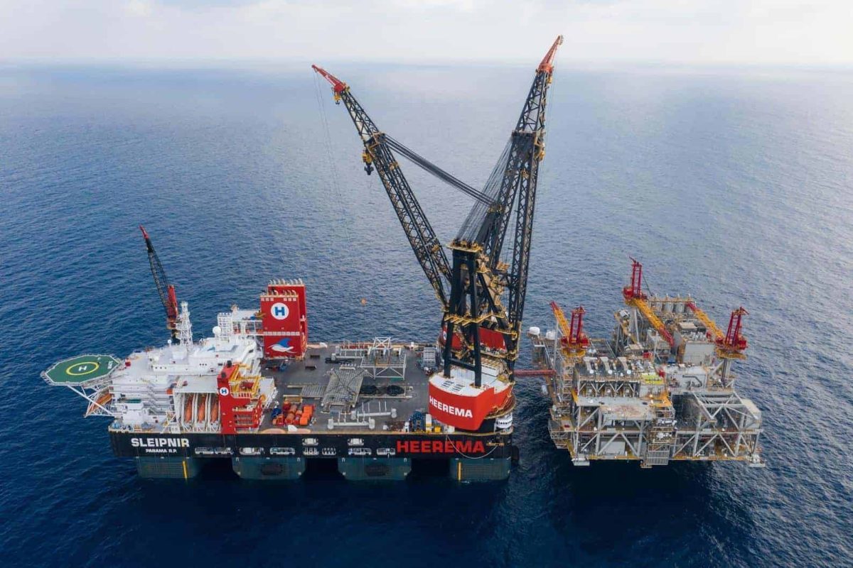 Heerema's Sleipnir set 15,300-tonne record lift.