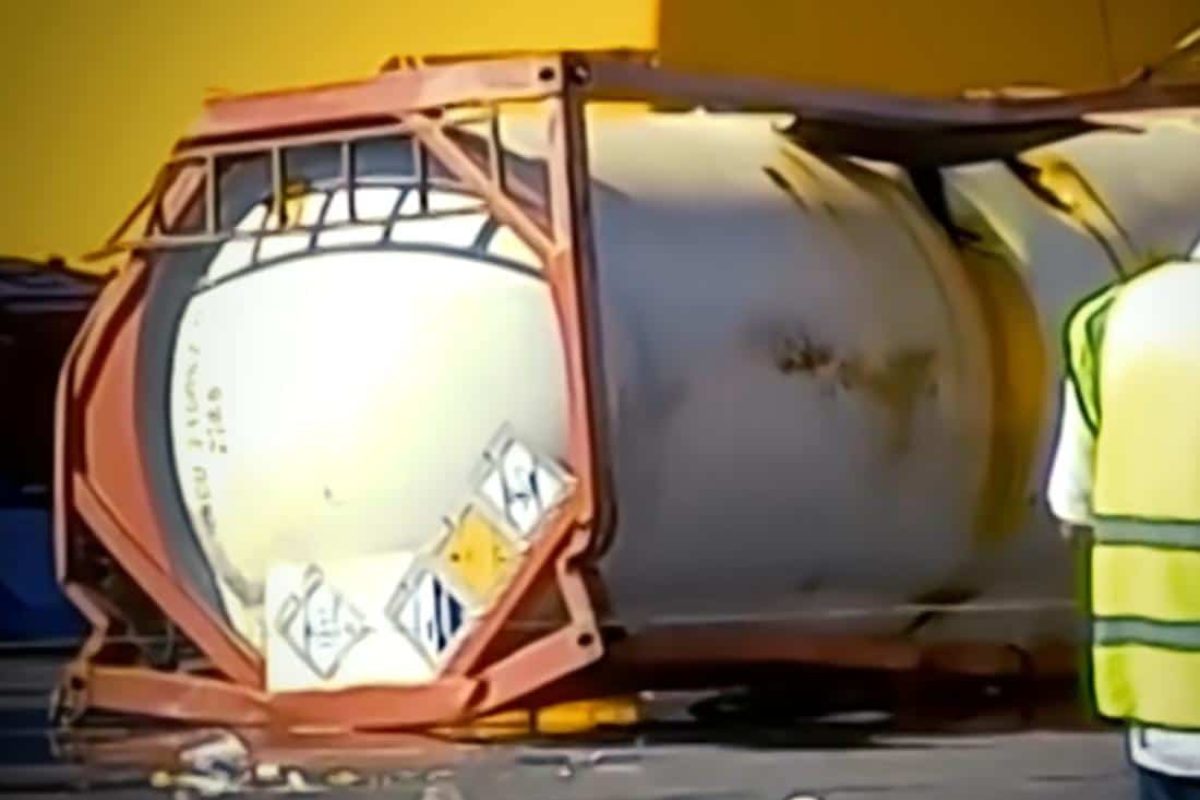 jordan port crane drop load kills 13