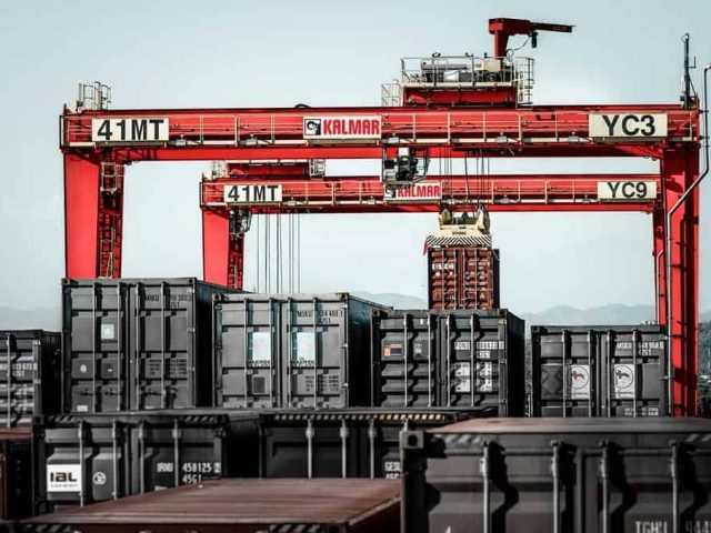 Kalmar STS picking up container.