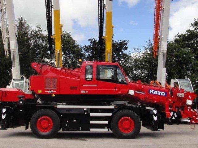 Side view of Kato CR350Ri.