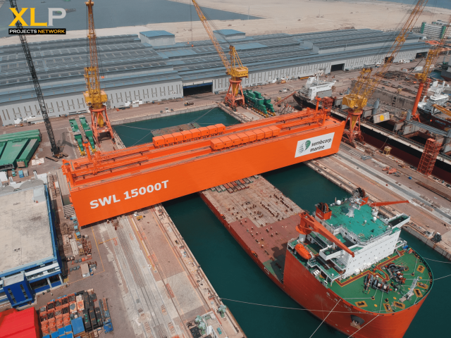knt cargo handles sembcorp goliath crane 1