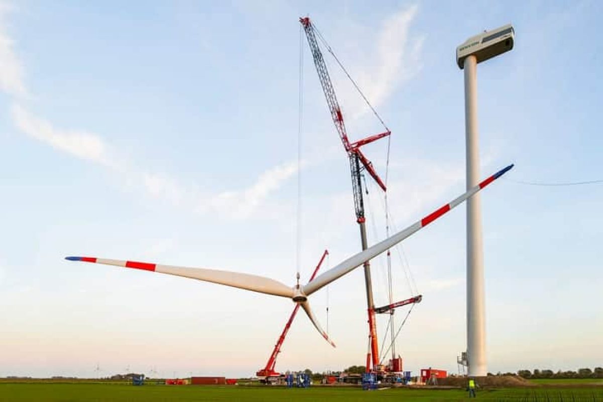 Kran Saller Erected Five Wind Turbines Dagebull