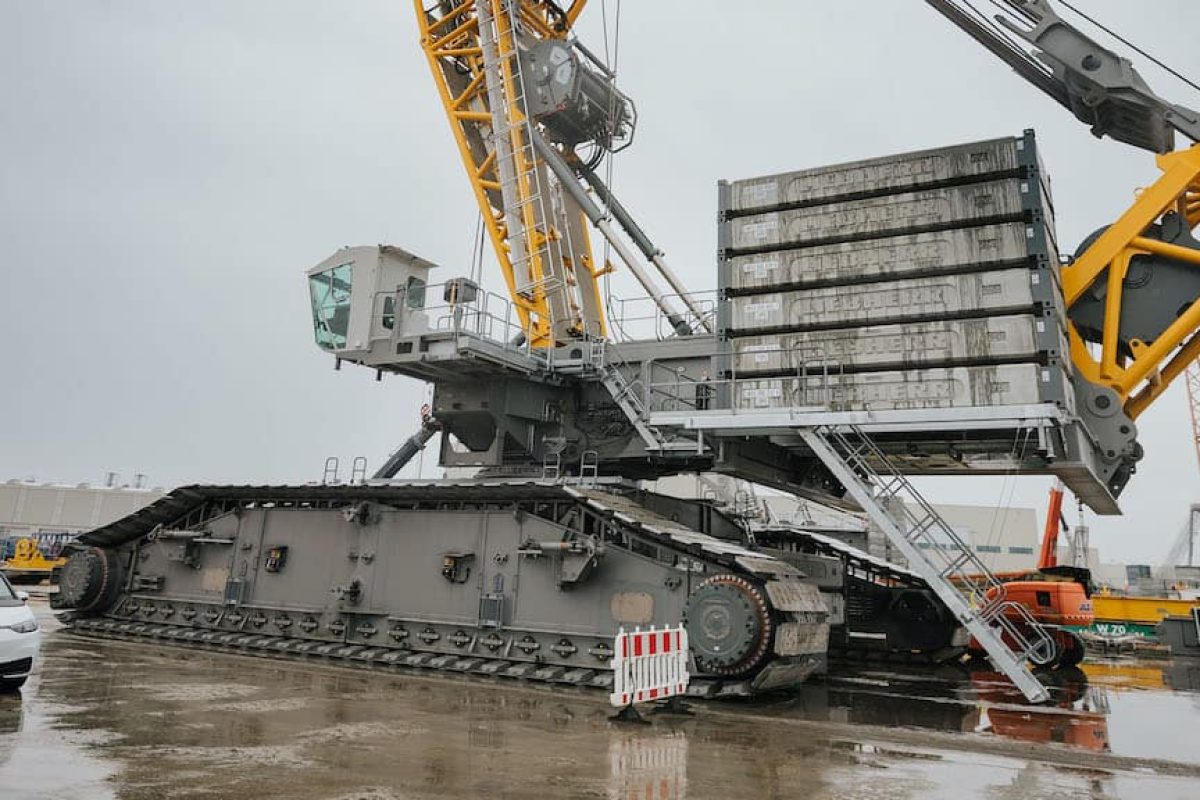 liebherr crawler crane lr12500 1 0 300dpi landscape