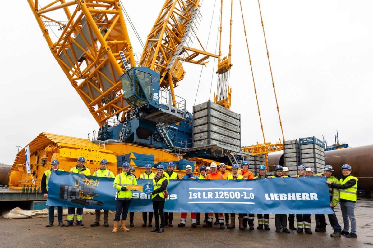 liebherr lr12500 1.0 sarens handover 300dpi