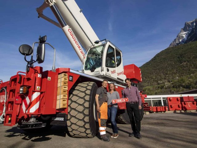 liebherr lrt1090 2 1 clausen handover 300dpi