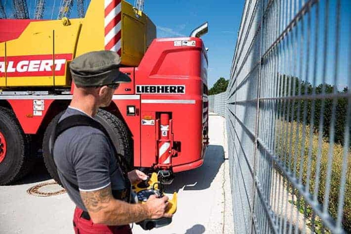 Demonstration of Liebherr LTC 1050-3.1 with RemoteDrive.