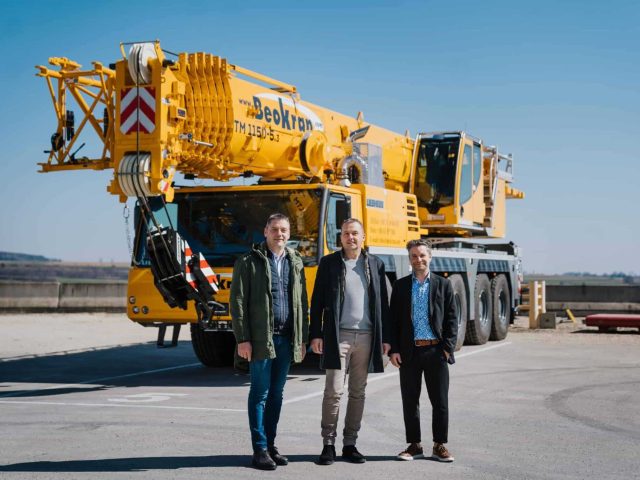 liebherr ltm1150 5 3 beokran handover 300dpi