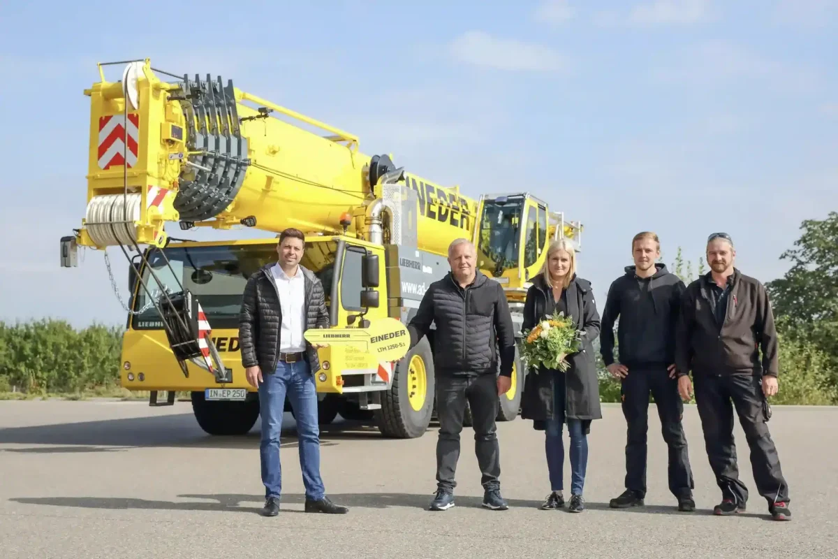 liebherr ltm1250 5 1 eineder handover 300dpi