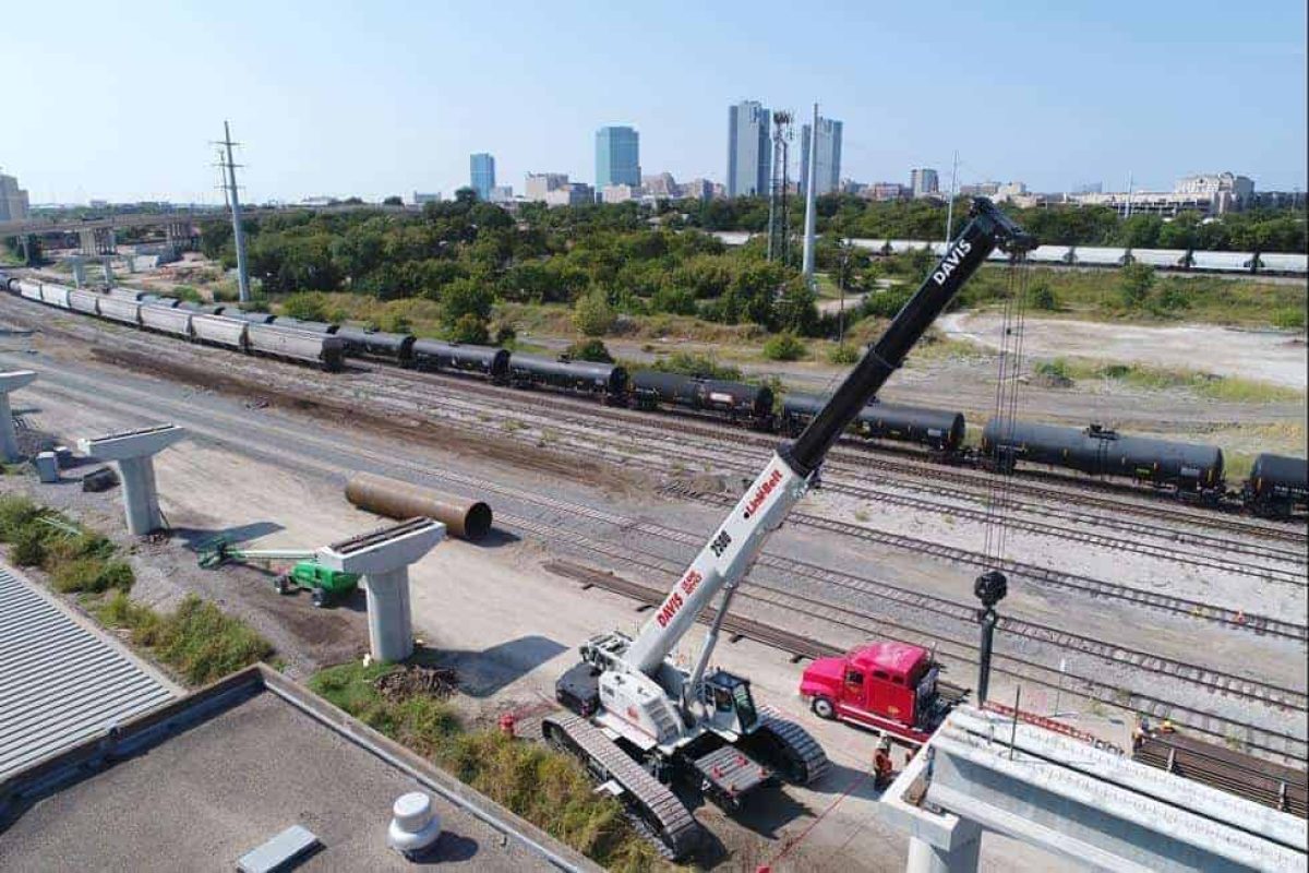Davids Motor Crane Service working on Texrail project