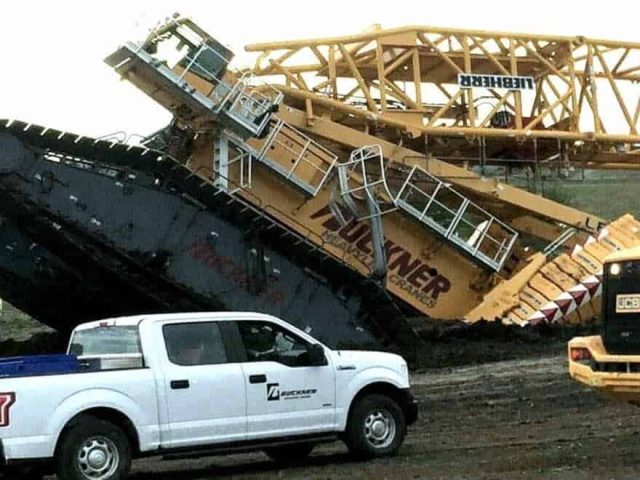 Bucker Heavylift's new Liebherr LR11000 overturn in South Dakota.
