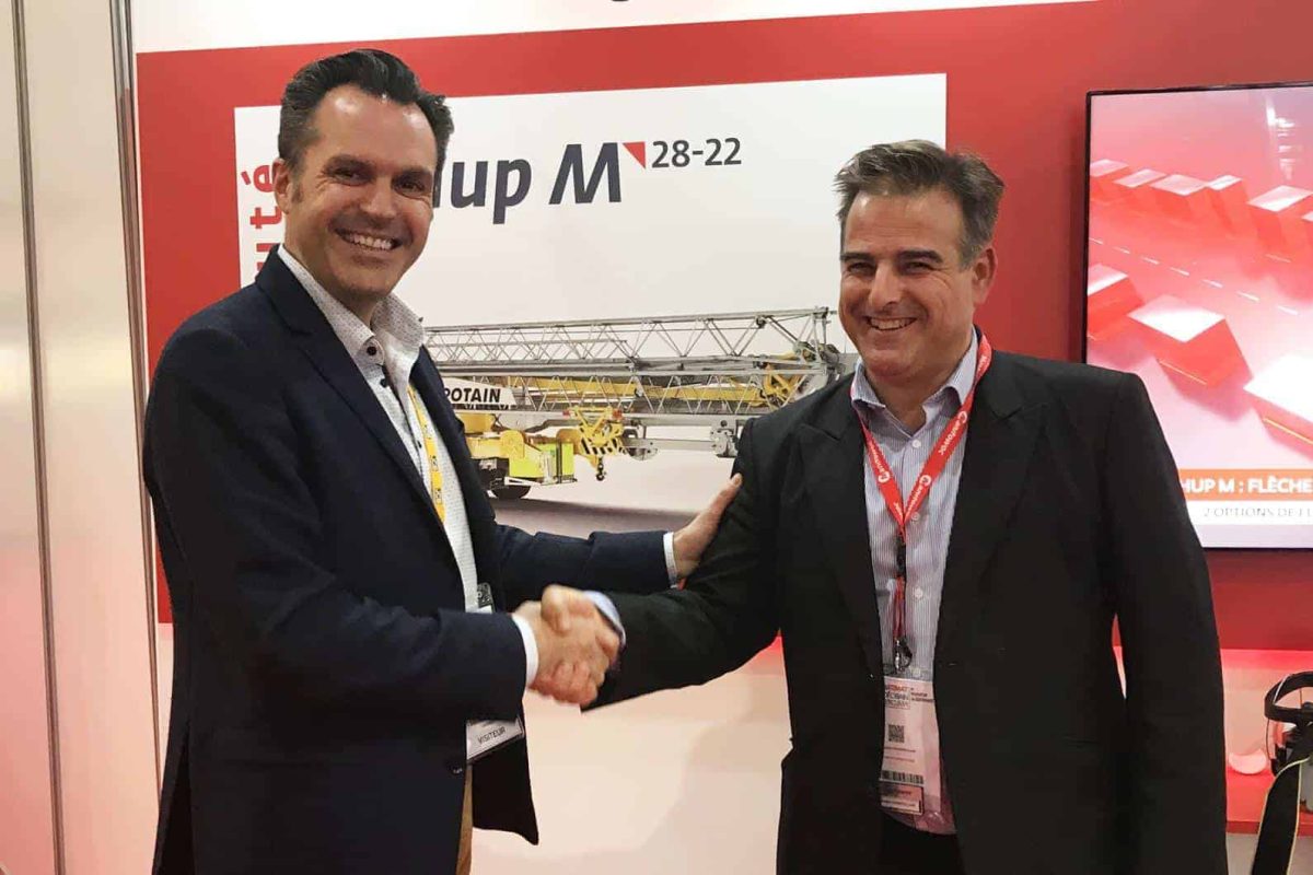 manitowoc cranes axyom france distributor