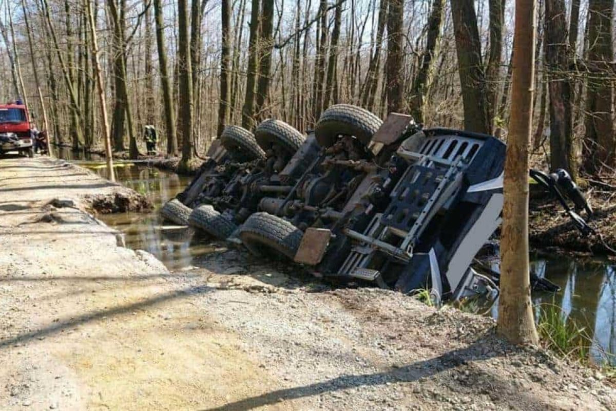 Mobile Crane Overturned 20200416