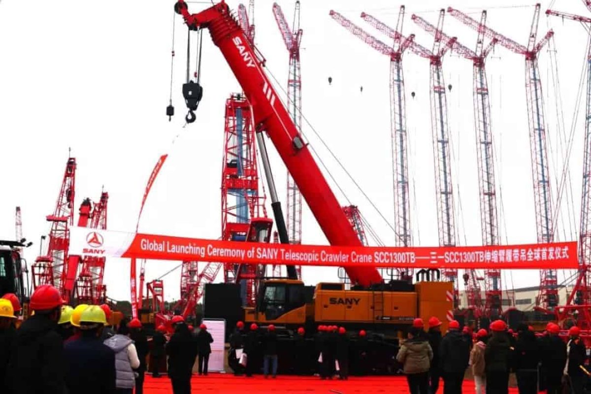 Sany has held a ceremony in China with the customers to celebrate the debut of SCC1300TB.
