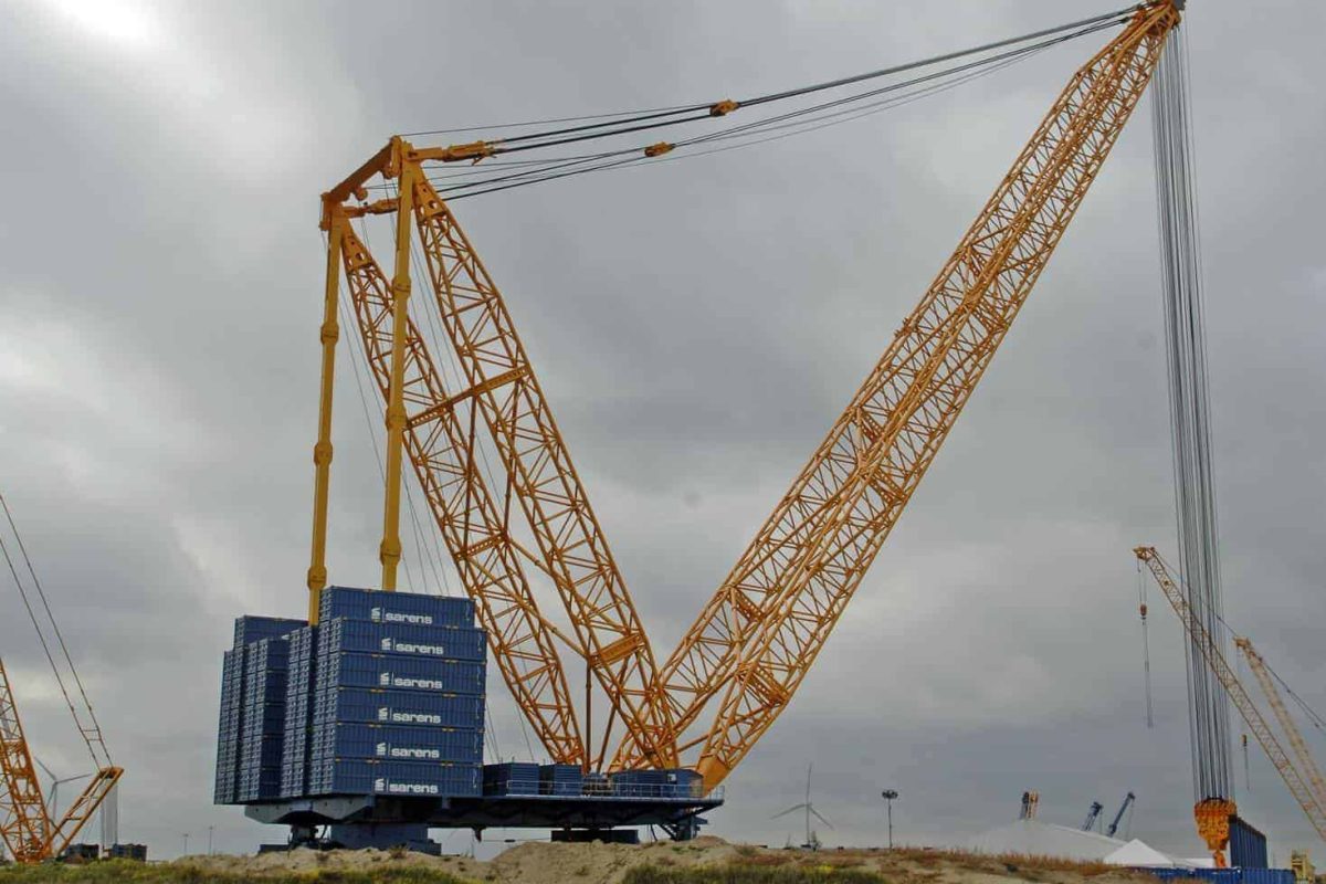 Side View of Sarens SGC-140