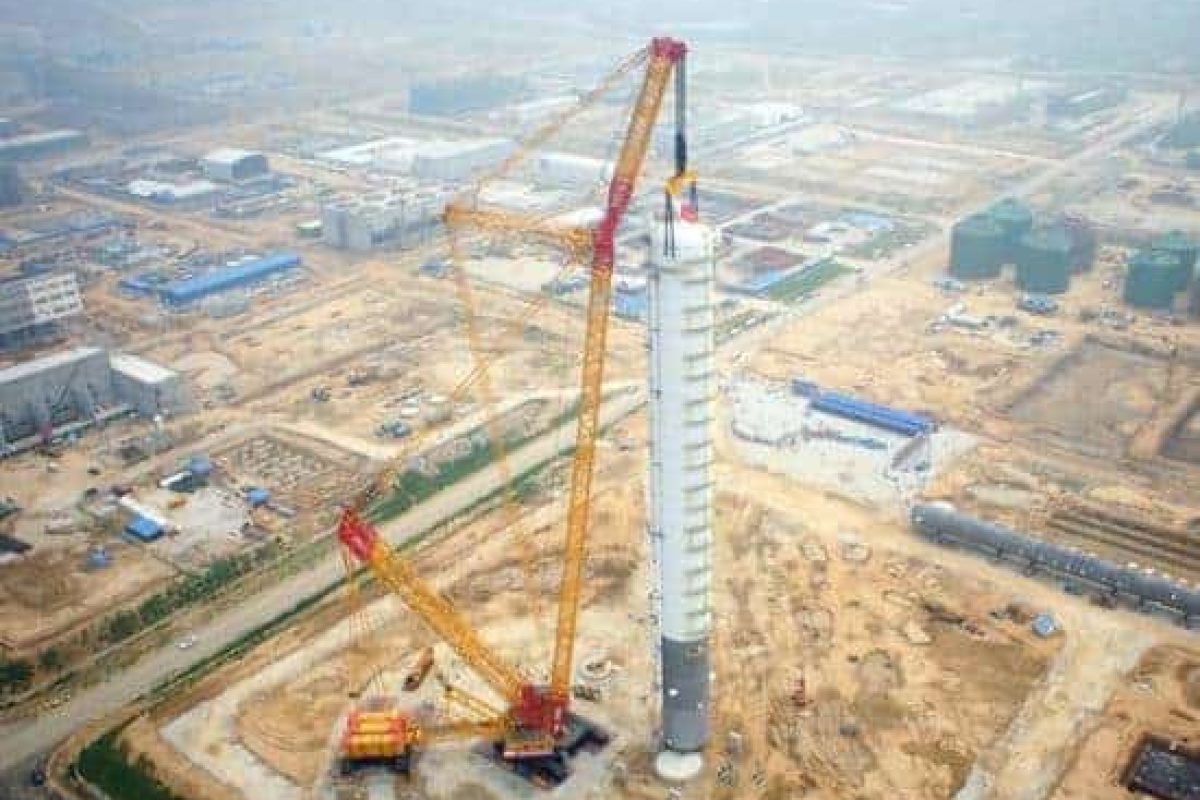 The XGC88000 crawler crane installing the propylene tower in Wanhua Industrial Park, Yantai, China