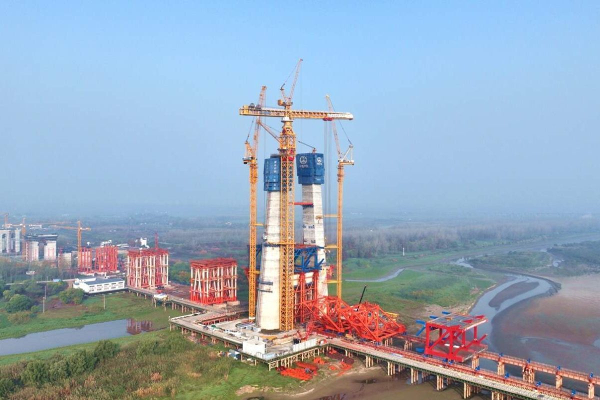 xcmg machinery sends second unit xgt15000 600s world s largest tower crane