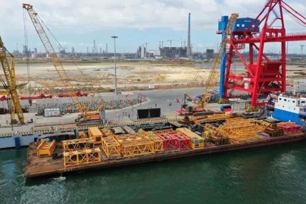XGC88000 on barge.