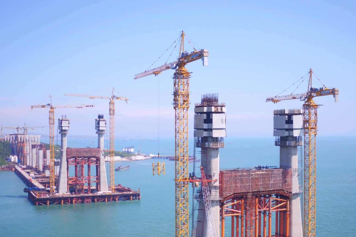 Photos of Zoomlion tower crane working on Pingtan bridge in China.
